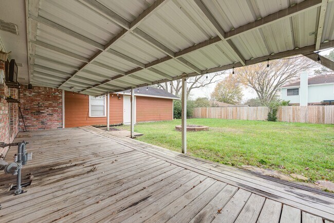 Building Photo - 2213 Baylor Dr