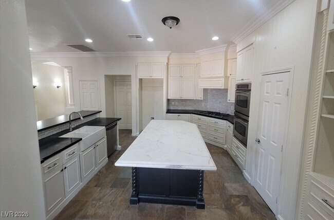 Building Photo - 9338 Wilderness Glen Ave