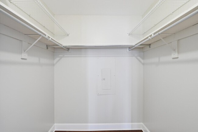 Building Photo - 5400 Park Ave