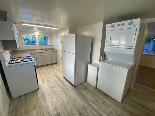 Building Photo - 245-249 Walnut Street