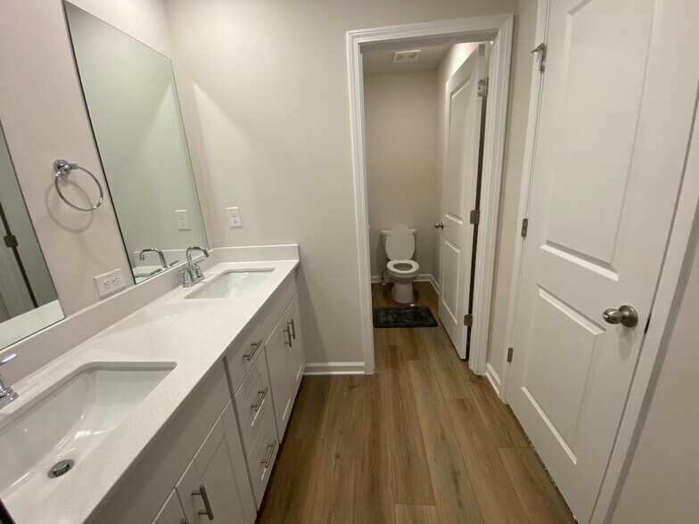 Building Photo - Room in Townhome on Congaree Pk
