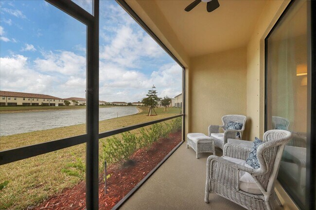 Building Photo - Seasonal Short-Term 3 Bedroom 2.5 Bathroom Townhouse located in Gran Paradiso!