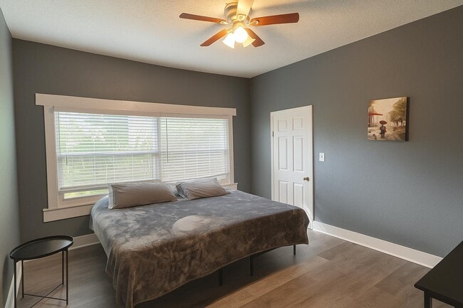 Building Photo - 1216 E 33rd Ave