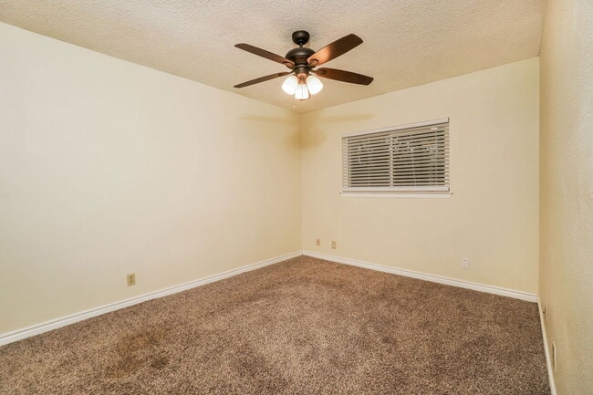 Building Photo - 10059 Birch Field Dr