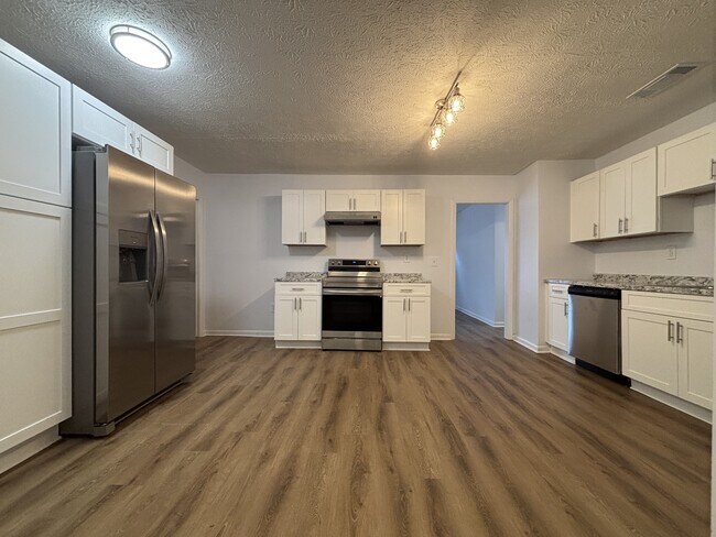 Building Photo - 345 Washington Dr