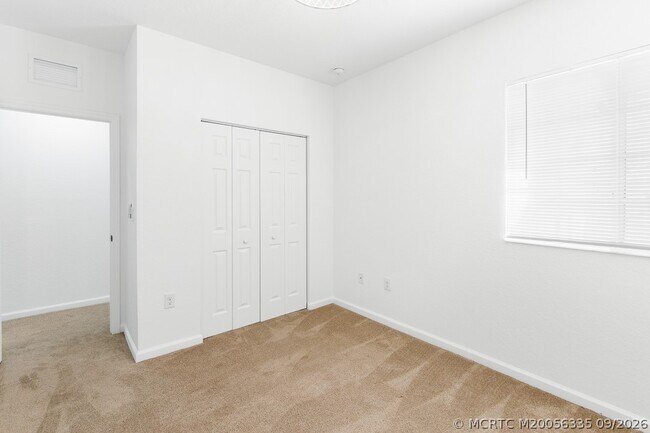 Building Photo - 4964 SE Mariner Garden Cir