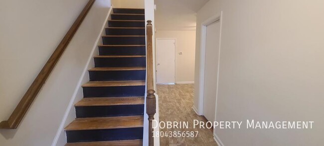 Building Photo - Renovated 5BD: Open floor plan - BLOCKS FR...