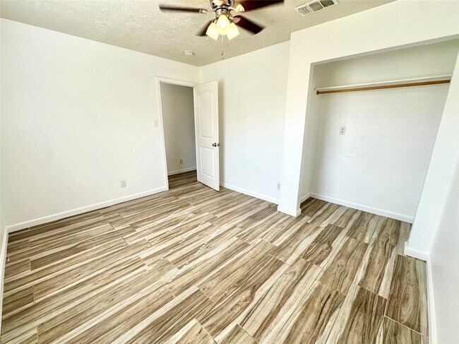 Building Photo - 13539 Castilian Dr