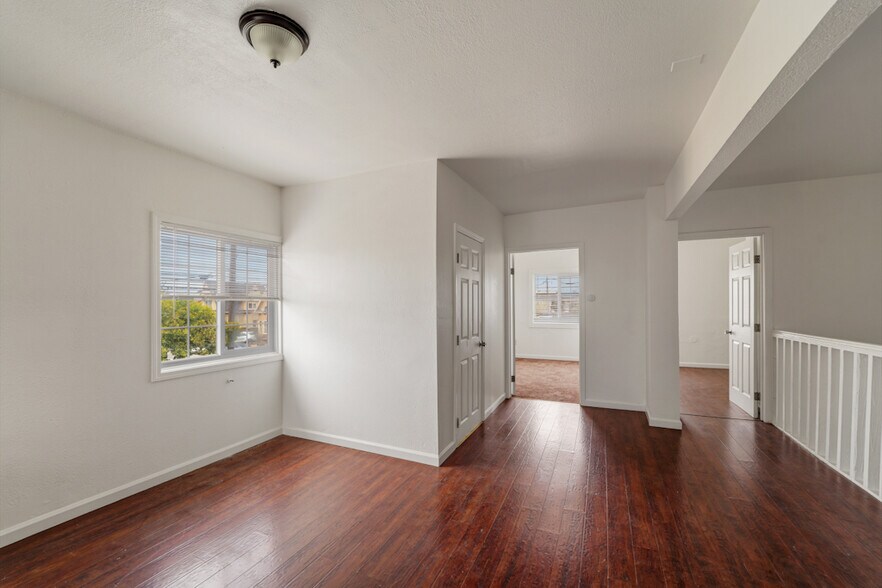 Building Photo - 402 Bissell Ave