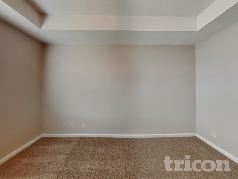 Building Photo - 1037 Dwight Eisenhower Way