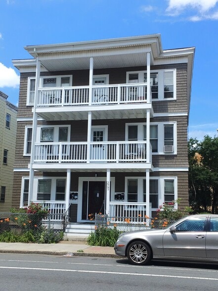 Building Photo - 3985 Washington St
