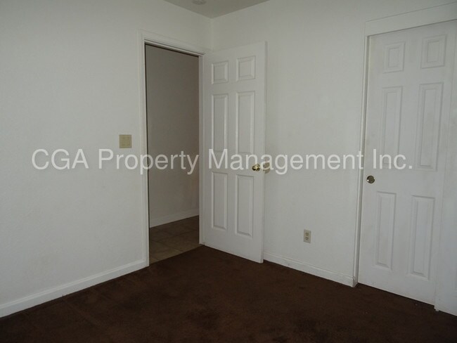 Building Photo - Cute 3 bedroom 2 bath in Antelope!