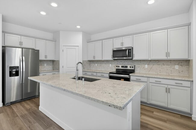 Building Photo - 56 Daytona Ct