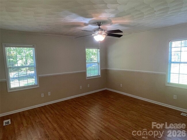 Building Photo - 23 44th Ave Pl NE