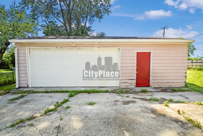 Building Photo - 1822 S Chester Ave