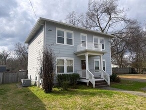Building Photo - Beautiful Two-Story House in Woodbine - Fenced in Backyard