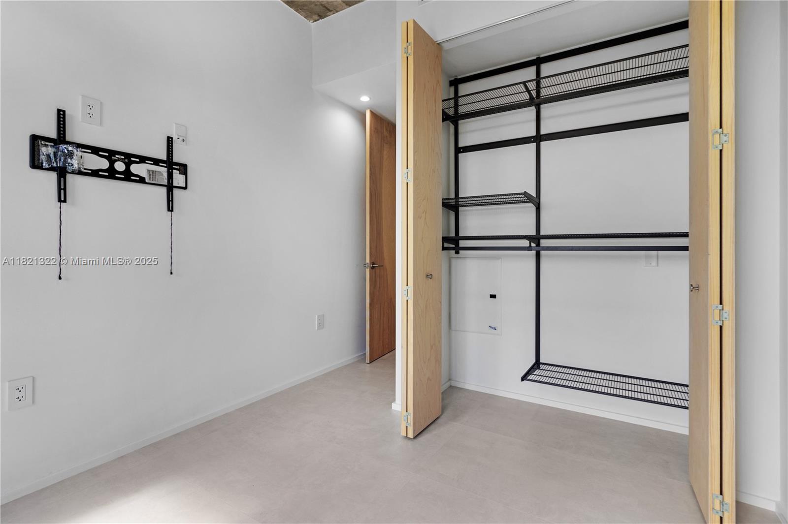 Building Photo - 4432 W Flagler St