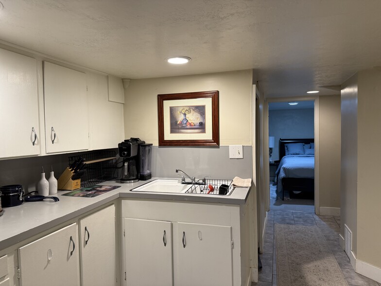 Building Photo - 3621 Orchard Ave