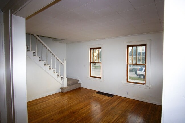 Building Photo - 3 Bedroom Spacious Kenosha Townhouse