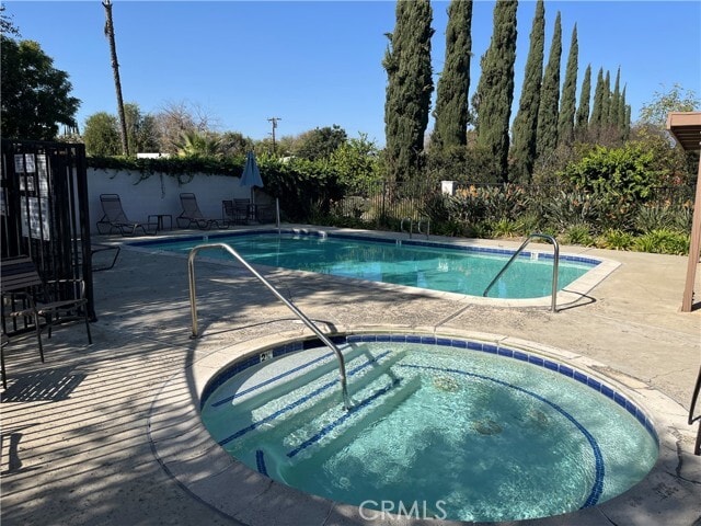 Building Photo - 537 S College Ave