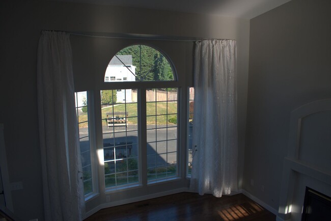 Building Photo - OPEN HOUSE SATURDAY 5/3/25 FROM 1:00-3:00 ...