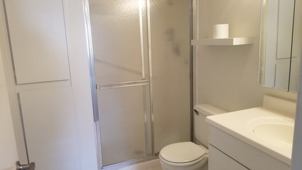 Guest bathroom - 7910 E Camelback Rd