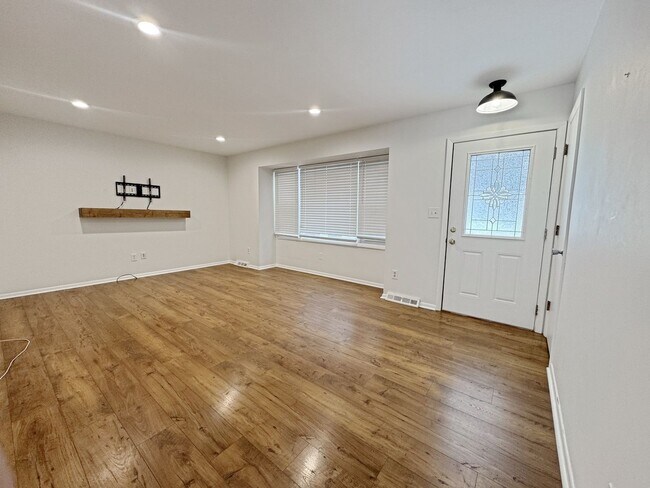 Building Photo - 1482 Harding St NW