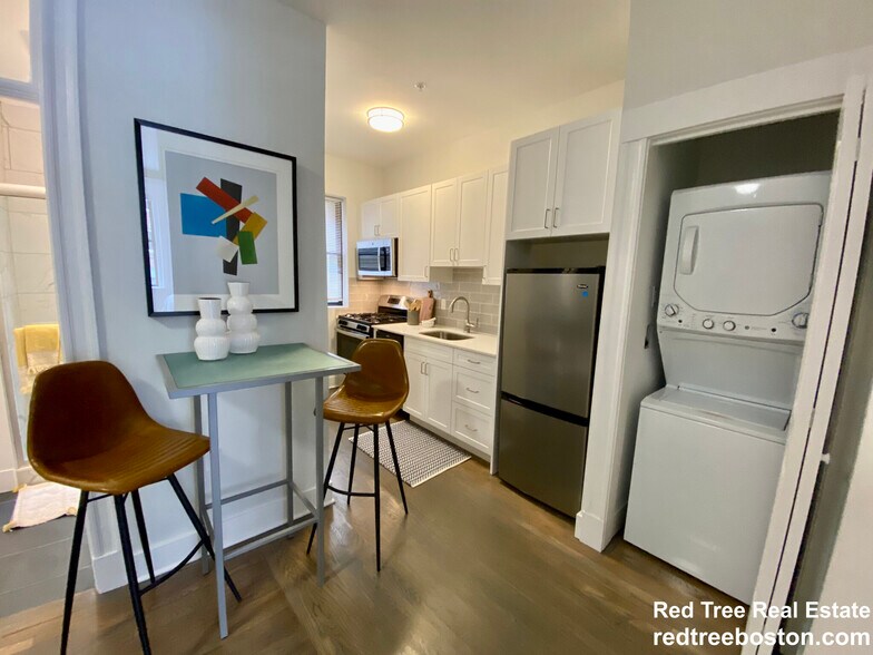 Building Photo - 77 Park Dr