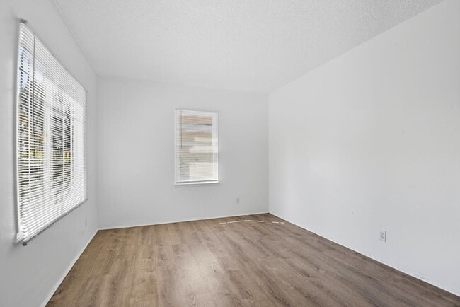 Building Photo - 103 E Tamarack Ave