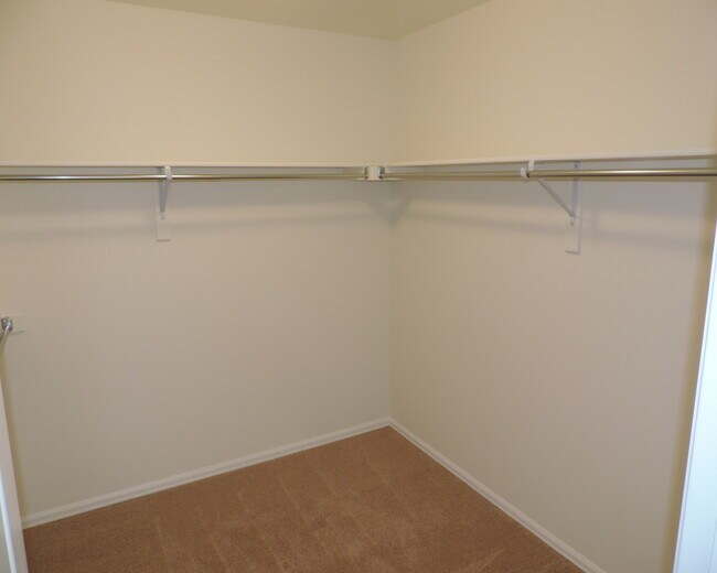 Building Photo - Sierra Ridge 4 Bedroom Home (Available Imm...