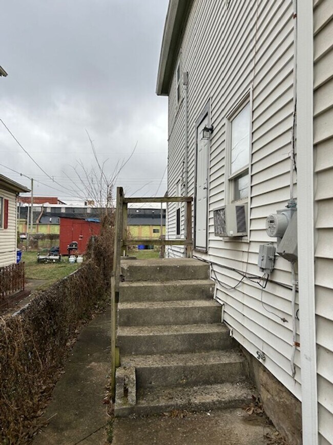 Building Photo - 820-822 Huffman Ave.