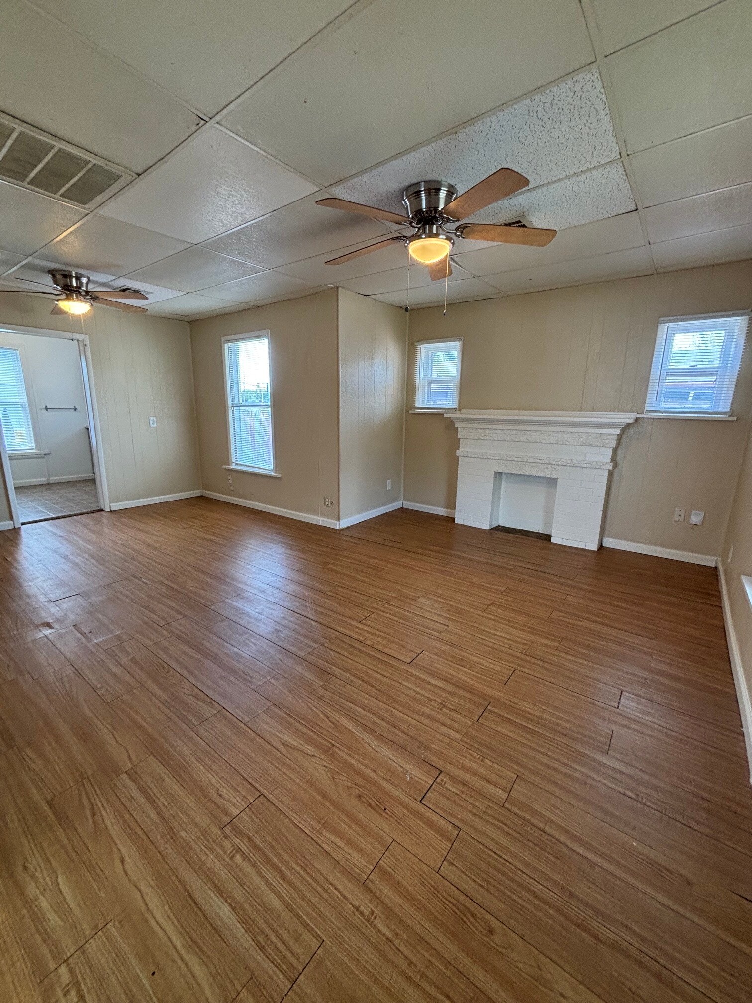 Building Photo - 3932 E Admiral Ct