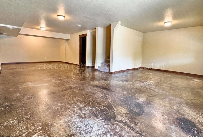 Building Photo - 23732 N Lakeview Blvd