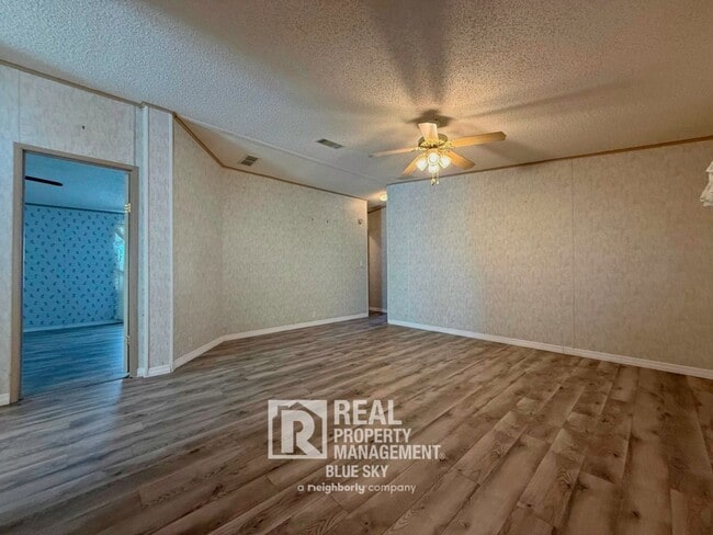 Building Photo - 5641 Columbia Dr