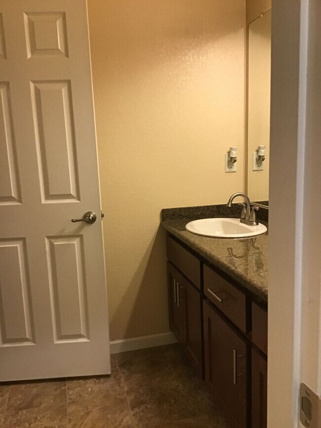Building Photo - Beautiful Home - $200.00 of first month's rent