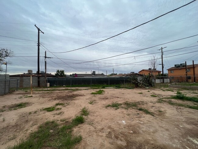 Building Photo - Bright & Comfortable Living in Prime Phoenix Location