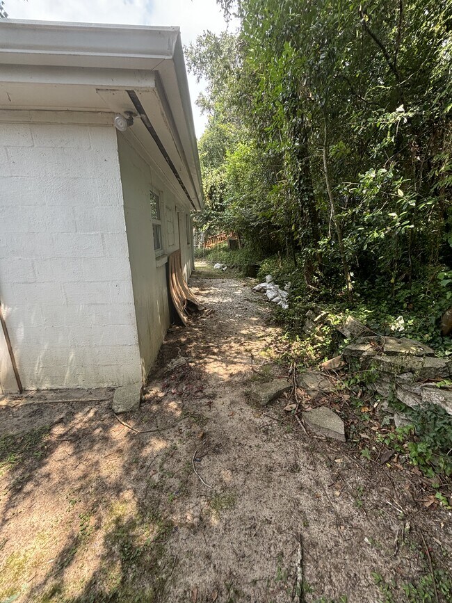 Building Photo - 2219 Belle Vue Way