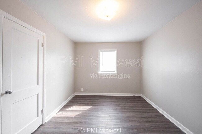 Building Photo - 5959 E 24th St