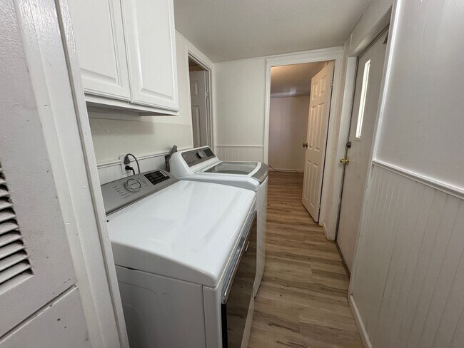 Building Photo - 2BR Mobile Unfurnished recent remodel/Refr...