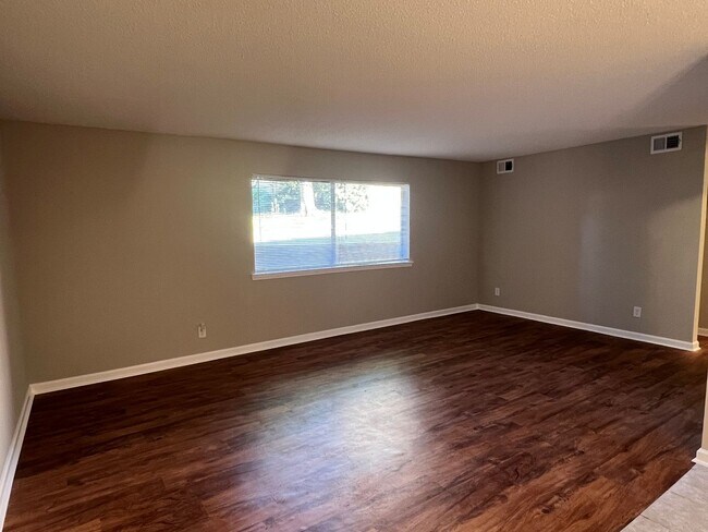 Building Photo - bg0716