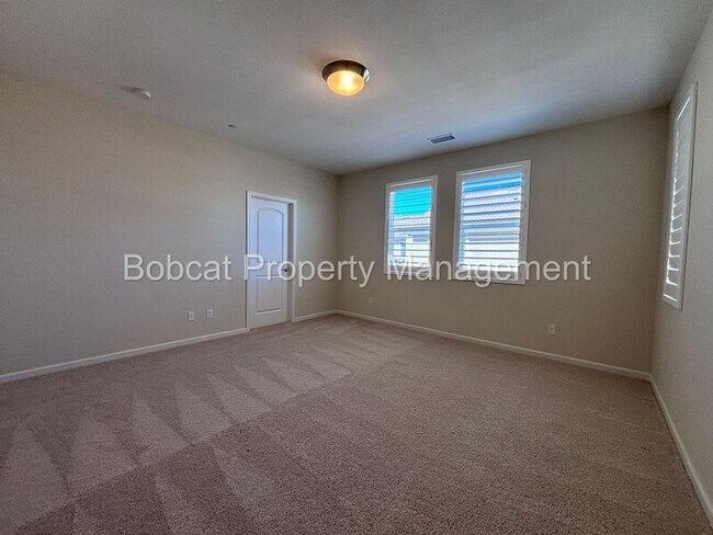 Building Photo - 852 Furlong Dr