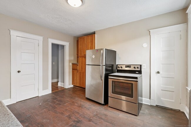 Building Photo - 15-17-17 Mountford St