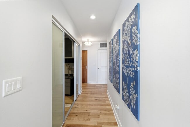 Building Photo - 400 Riverboat Row