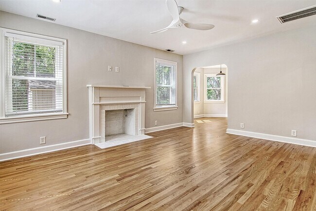 Building Photo - 1724 Pearlott St