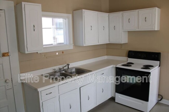 Building Photo - 324 W Routt Ave