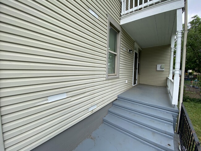 Building Photo - 12 E Burd St