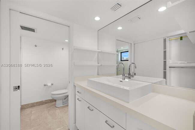 Building Photo - 225 E Enid Dr