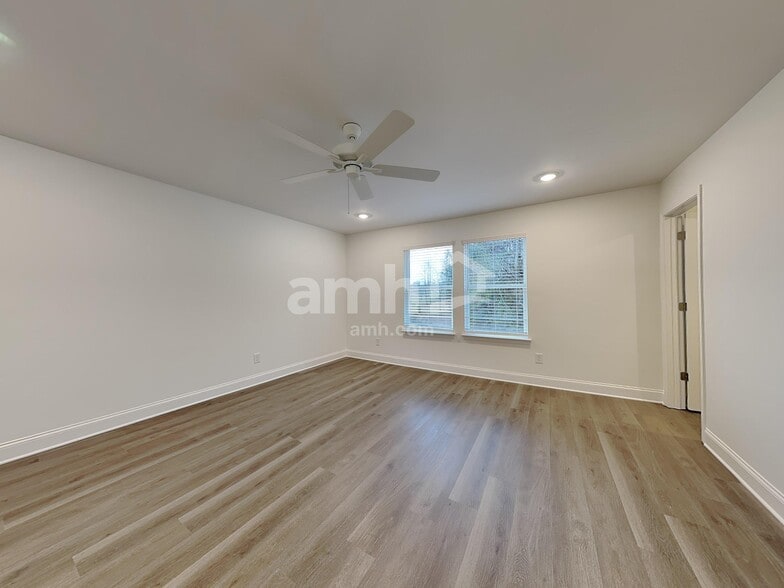 Building Photo - 430 Pointe Dr