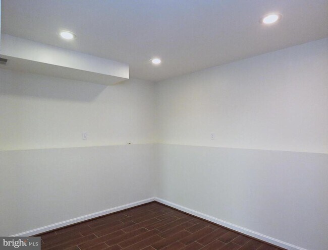 Building Photo - 7125 Vantage Dr