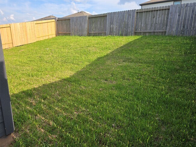 Building Photo - 25561 Blossom Ct